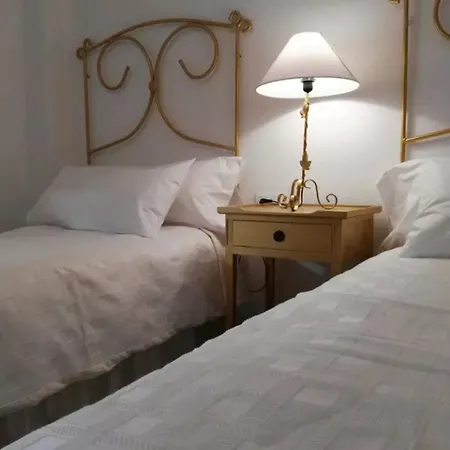 With 3 Bedrooms In Estepona, With Wonderful Mountain View An Apartment *